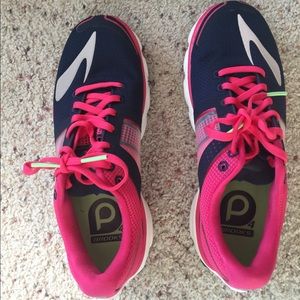 NEW IN BOX brooks pureflow 4 size 8.5 Pink/black